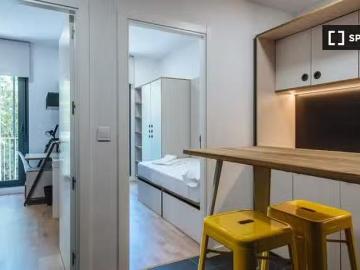 ¡Renta! Se alquila habitación cerca de Campus Reina Mercedes.