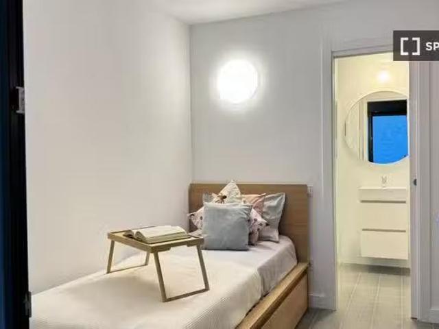 Encantador Se alquila habitación en coliving de 20 habitacione.