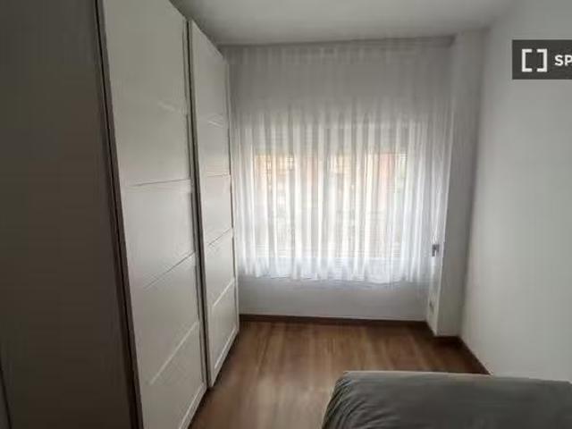 Único Se alquila habitación en apartamento de 3 dormitorios en.