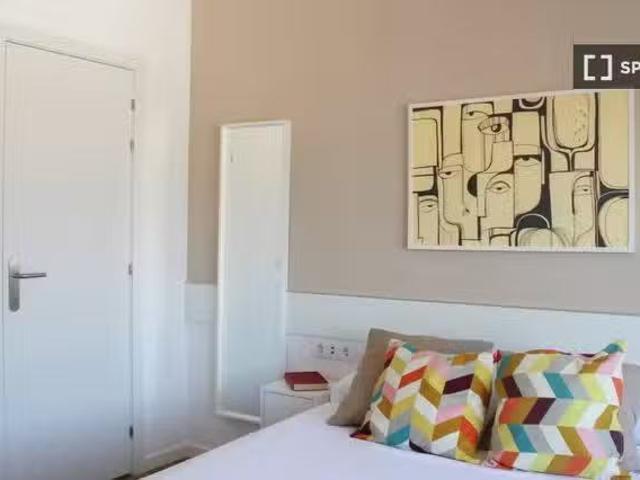 ¡Renta! Se alquila habitación en apartamento de 3 dormitorios.