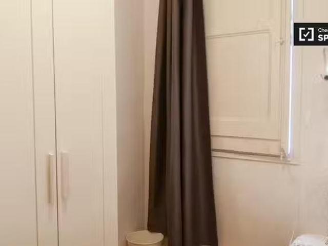 Único Se alquila habitación en apartamento de 3 dormitorios en.