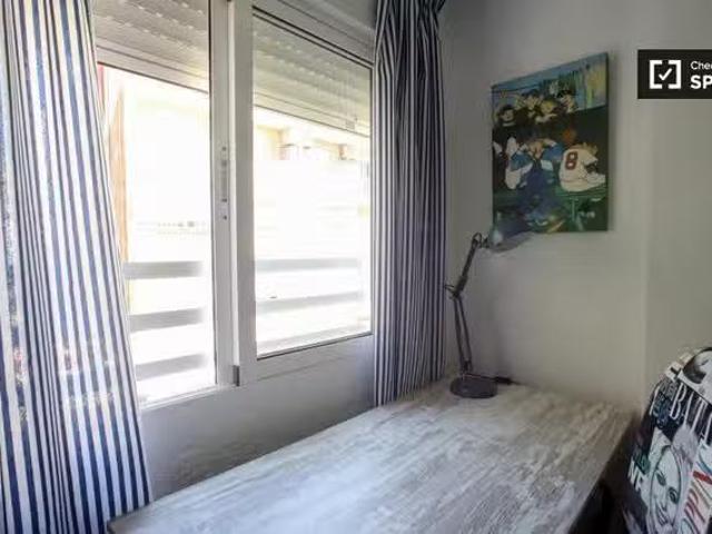 Bonito Se alquila habitación en apartamento de 4 dormitorios e.