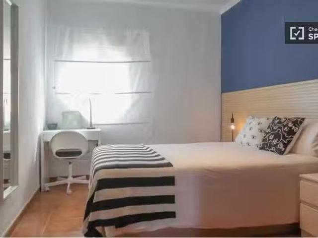 ¡Recién llegado! Se alquila habitación en apartamento de 4 dor.