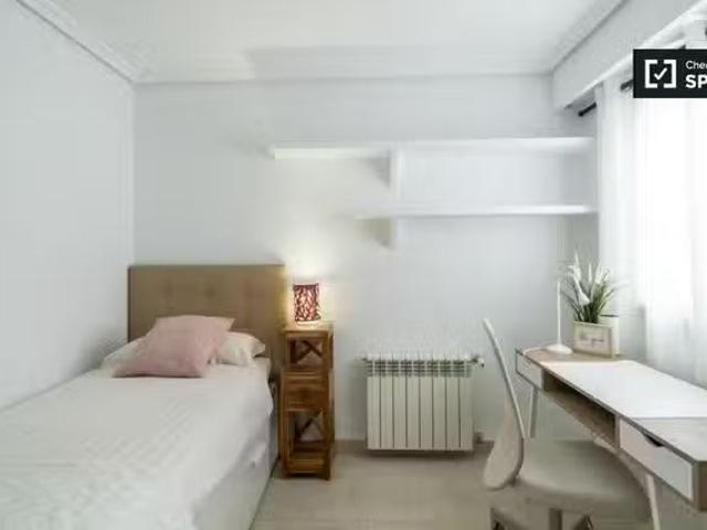 Encantador Se alquila habitación en L'Amistat, Valencia