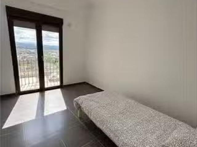 Acogedor Se alquila habitación en piso compartido de 13 habita.
