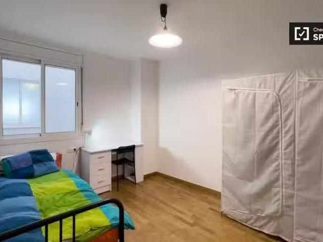 Acogedor Se alquila habitación en piso compartido de 3 habitac.