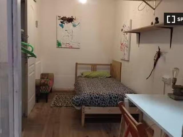 ¡Recién llegado! Se alquila habitación en piso compartido de 3.