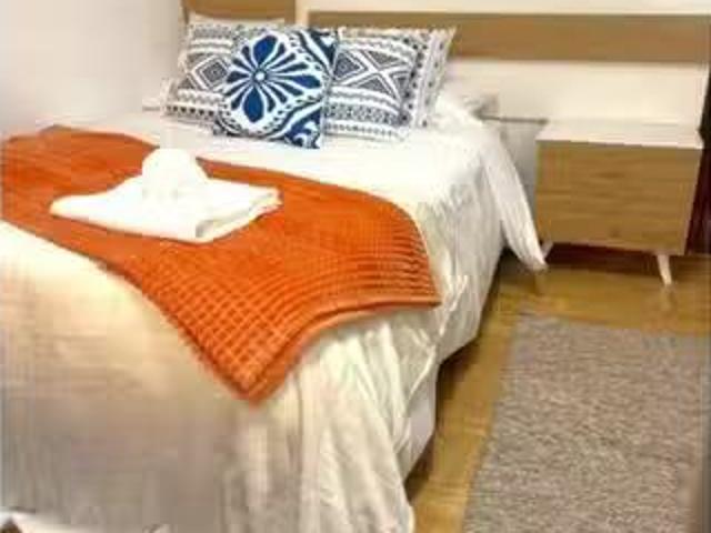 Bonito Se alquila habitación en piso compartido de 8 habitacio.