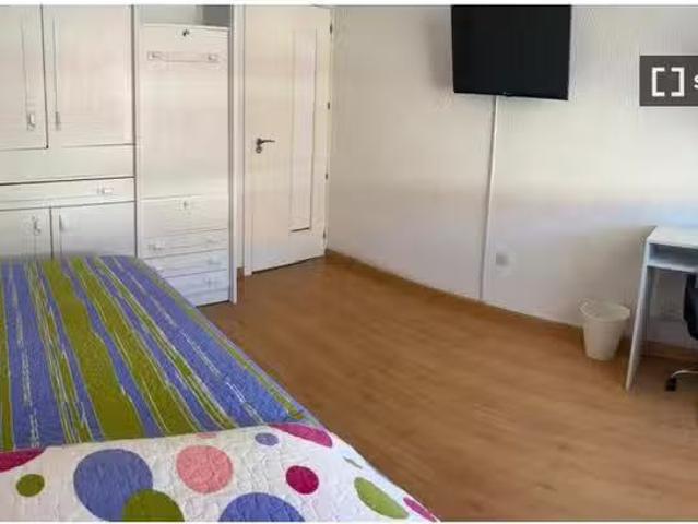 ¡Renta! Se alquila habitación en piso compartido, Puerta del Á.