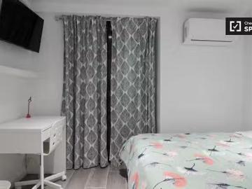 ¡Renta! Se alquila habitación en piso de 4 dormitorios en El B.