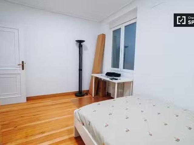 Nuevo Se alquilan habitaciones en un apartamento de 7 dormitor.