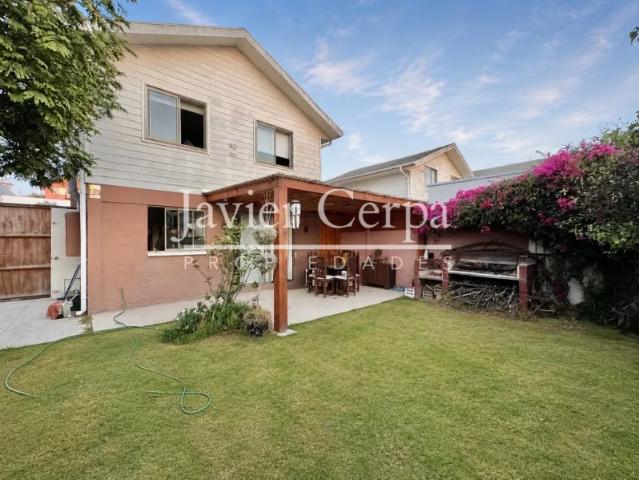 Acogedora Casa Ubicada En Gabriel González Videla