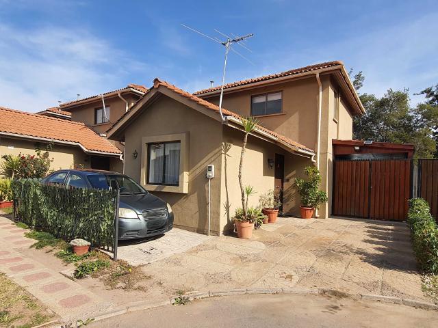 Acogedora casa con piscina y quincho