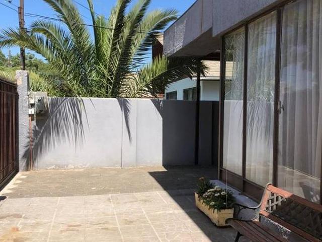 Acogedora Casa de dos pisos en Quilpué, sector residencial
