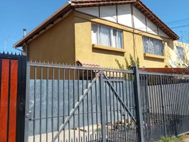 Acogedora Casa De Dos Pisos, El Carmen, Calera De Tango | 2 dormitorios por 2160.00 en Calera de Tango
