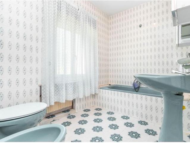 Acogedora casa de dos plantas con patio privado en el corazón de Bimenes