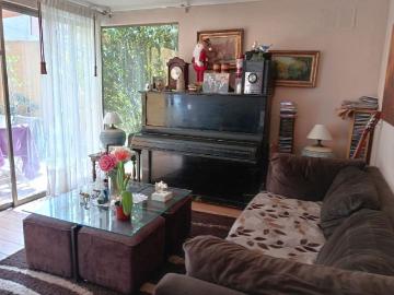 Acogedora Casa Dos Niveles Ubicada en Altos de Viña