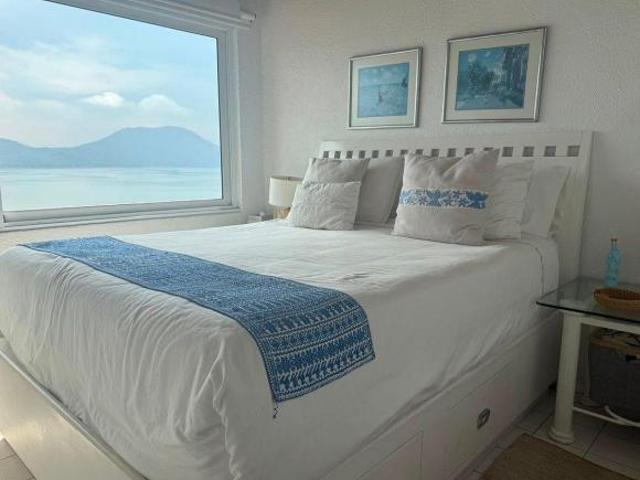 Acogedora casa en venta Valle de Bravo con vista al lago