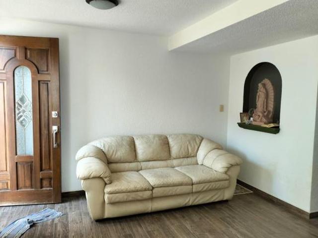 ACOGEDORA CASA EN JARDINES DE SAN MIGUEL EN CONDOMINIO