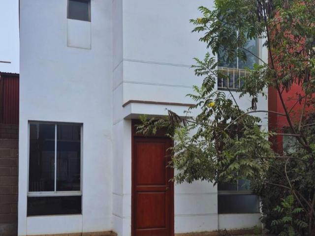Acogedora Casa Familiar Con Terraza, Jardín Y Estacionamiento