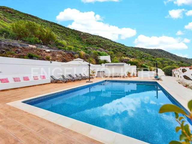 Idílica finca situada en una zona tranquila, con impresionan. 343m² Santiago del Teide
