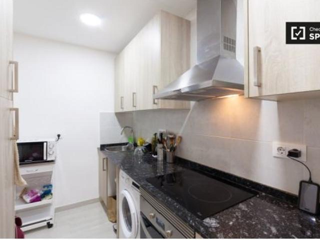 Acogedora habitación con cama individual en alquiler en Eixample