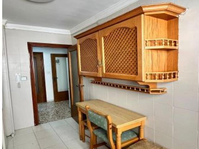 ¡Acogedora Habitación con Balcón en Altamira por solo €300! ?