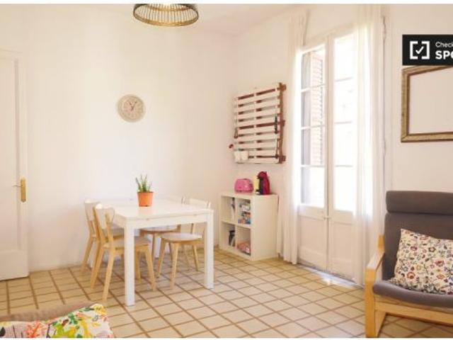 Acogedora habitación con dos camas individuales en alquiler en Gràcia