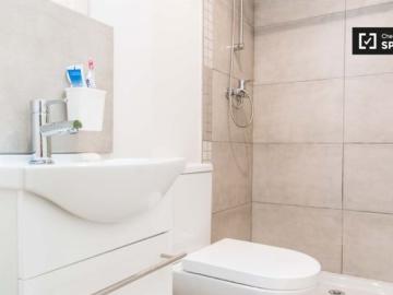 Acogedora habitación en un apartamento de 5 dormitorios en Burjassot