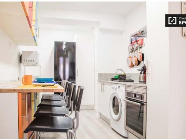 Acogedora habitación en un apartamento de 5 dormitorios en Burjassot