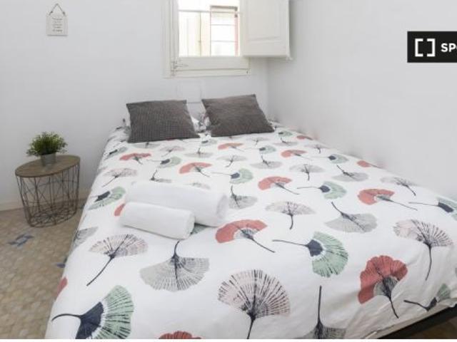 Acogedora habitación en un apartamento de 9 dormitorios en L' Eixample