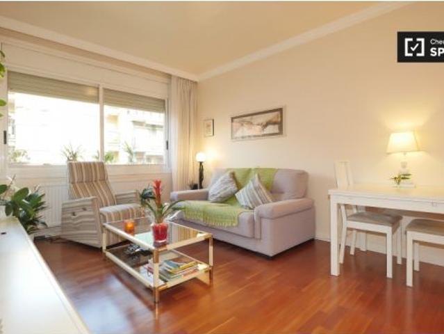 Acogedora habitación en un apartamento de 3 dormitorios en Gracia