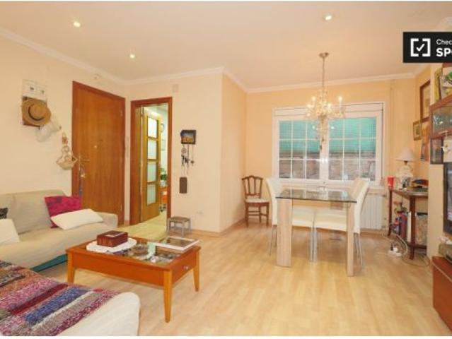 Acogedora habitación en un apartamento de 3 dormitorios en Gracia