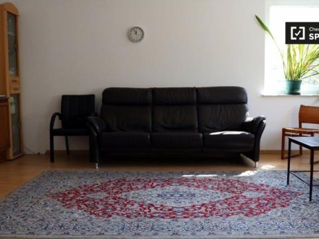 Acogedora habitación en alquiler en un apartamento de 4 dormitorios en Spandau