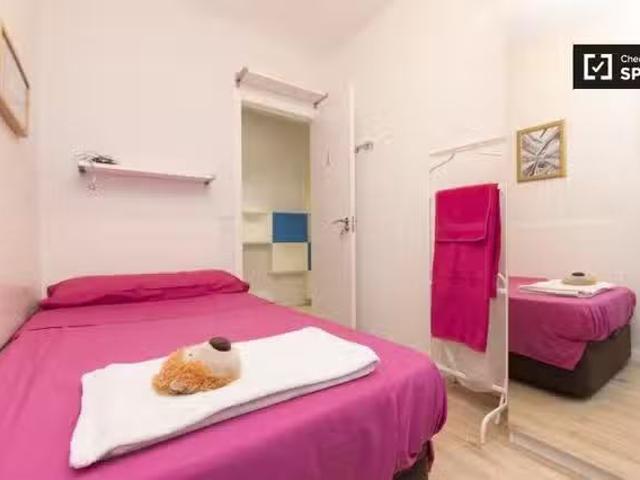 Acogedora habitación en alquiler en apartamento de 4 dormitori.