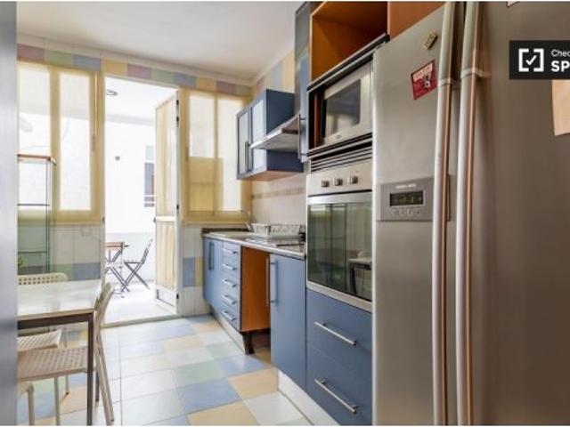 Acogedora habitación en alquiler en apartamento de 4 dormitorios en Rascanya