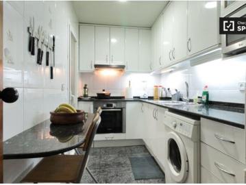 Acogedora habitación en alquiler en apartamento de 4 dormitorios en Sant Martí