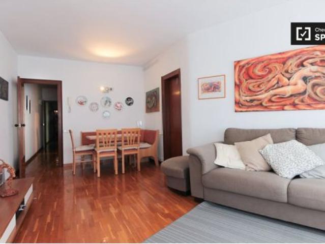 Acogedora habitación en alquiler en apartamento de 4 dormitorios en Sant Martí