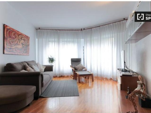 Acogedora habitación en alquiler en apartamento de 4 dormitorios en Sant Martí