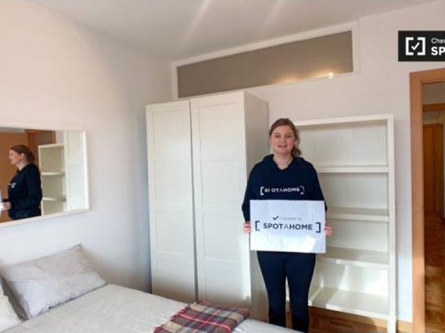Acogedora habitación en alquiler en apartamento de 4 dormitorios, Imperial