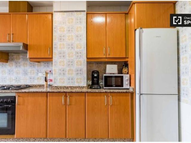 Acogedora habitación en alquiler en apartamento de 5 dormitorios en Extramurs