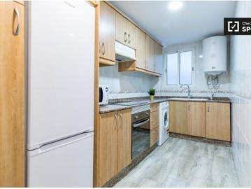 Acogedora habitación en alquiler en apartamento de 5 dormitorios, L’Olivereta