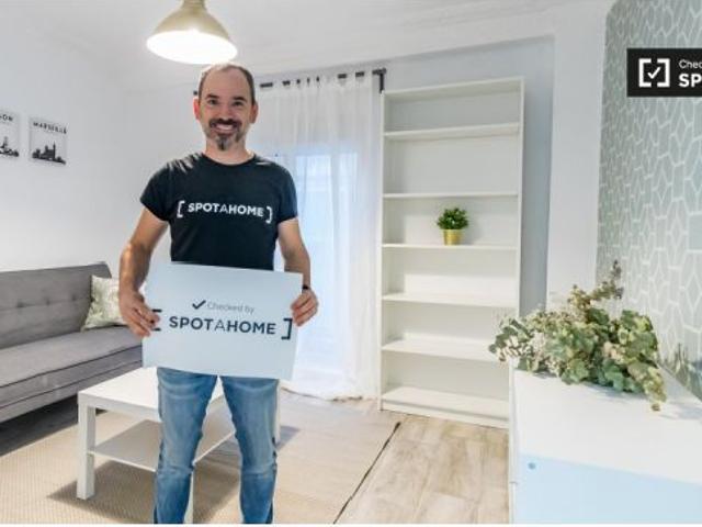 Acogedora habitación en alquiler en apartamento de 5 dormitorios, L’Olivereta