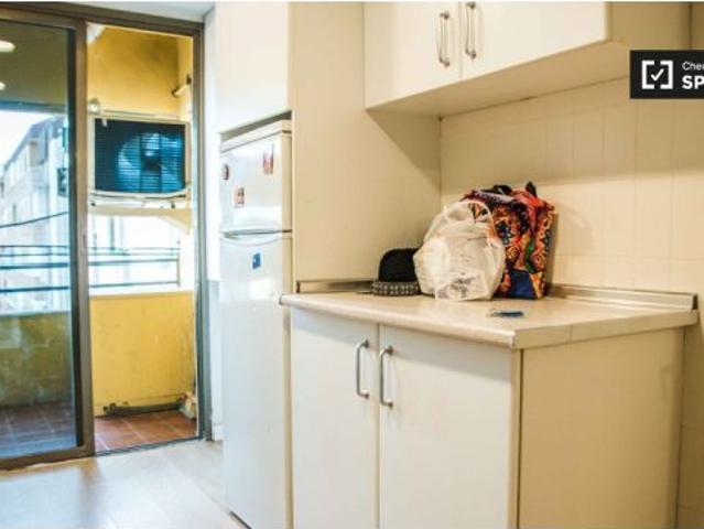 Acogedora habitación en alquiler en apartamento de 6 dormitorios en Algirós