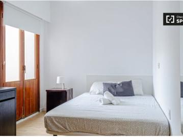 Acogedora habitación en alquiler en apartamento de 6 dormitorios en Burjassot