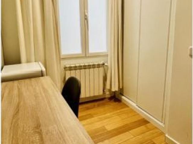 Acogedora habitación en alquiler en apartamento de 6 dormitorios en Centro