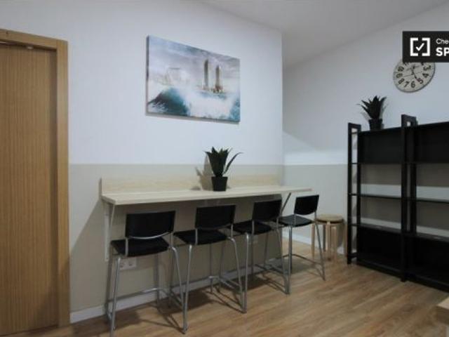 Acogedora habitación en alquiler en apartamento de 6 dormitorios en El Raval