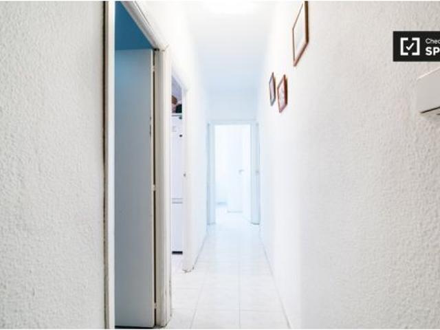 Acogedora habitación en alquiler en apartamento de 3 dormitorios en Lucero
