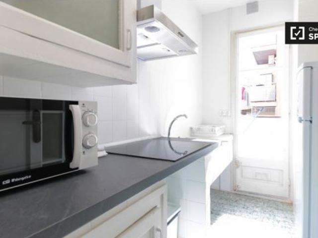 Acogedora habitación en alquiler en apartamento de 3 dormitorios en Sants