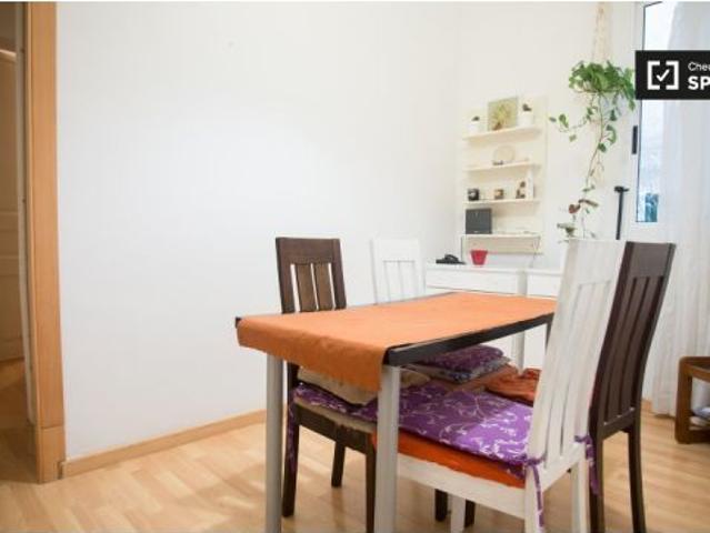 Acogedora habitación en alquiler en el apartamento de 2 dormitorios en el Eixample Dreta